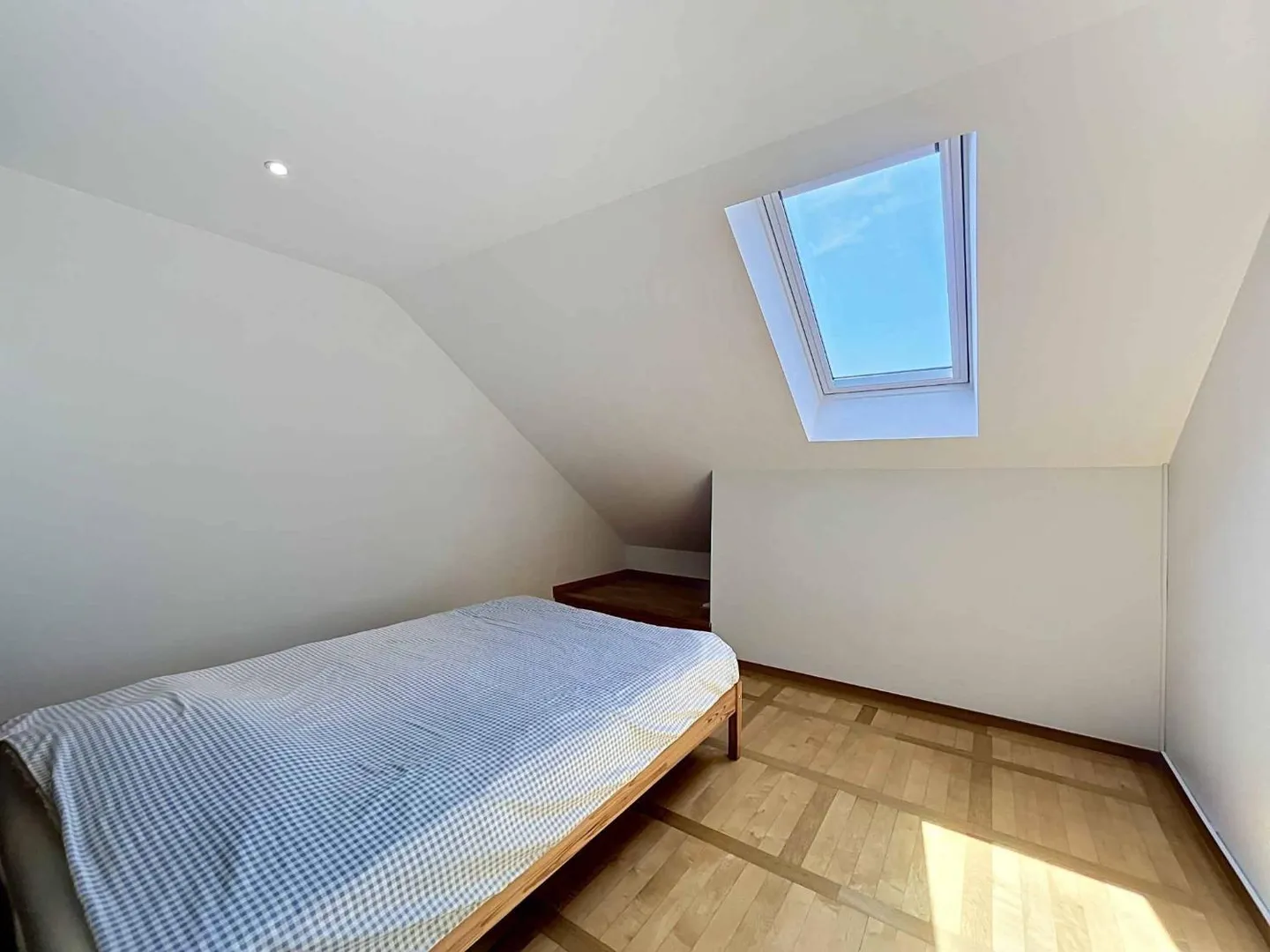 Detached villa with 6.5 rooms and panoramic views of Lake Geneva and the Alps - Photo 9 of 10