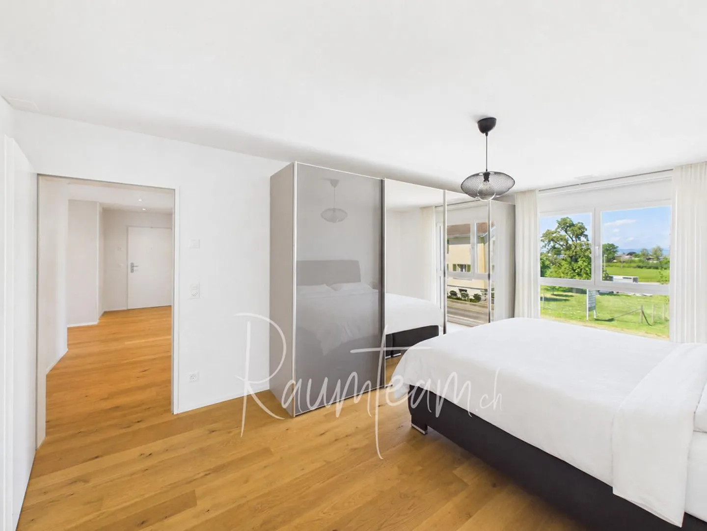 Bright apartment with a view of greenery - Photo 11 of 15