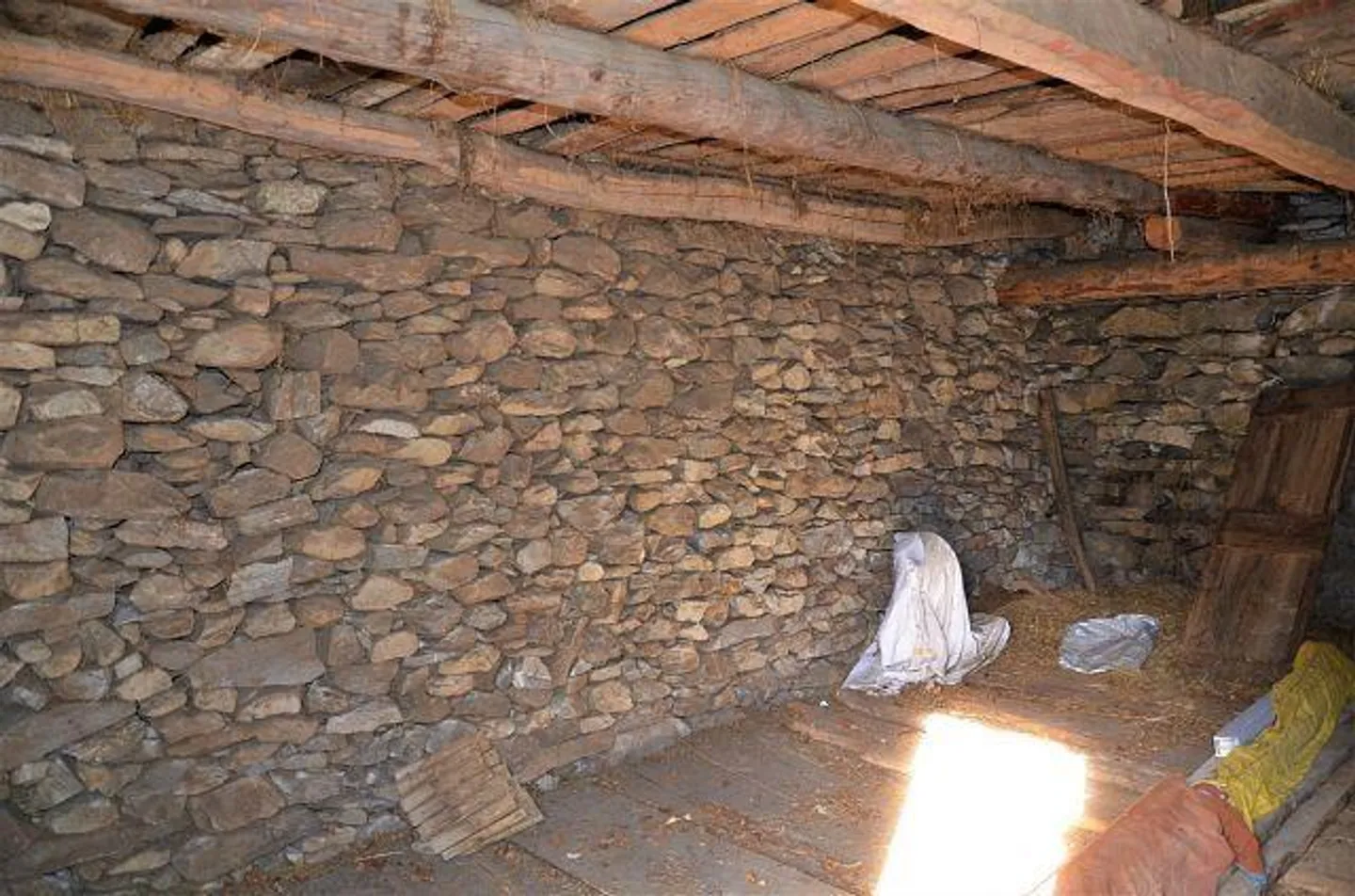 Rustique à rénover avec petit terrain - Photo 6 sur 19