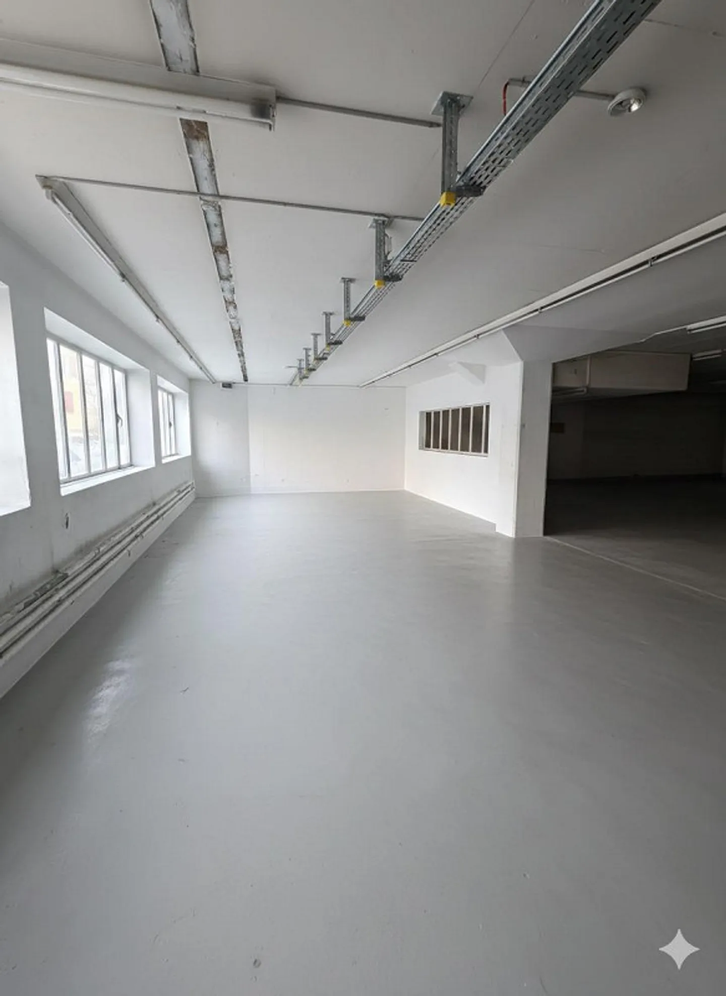 Atelier à louer - Photo 4 sur 9