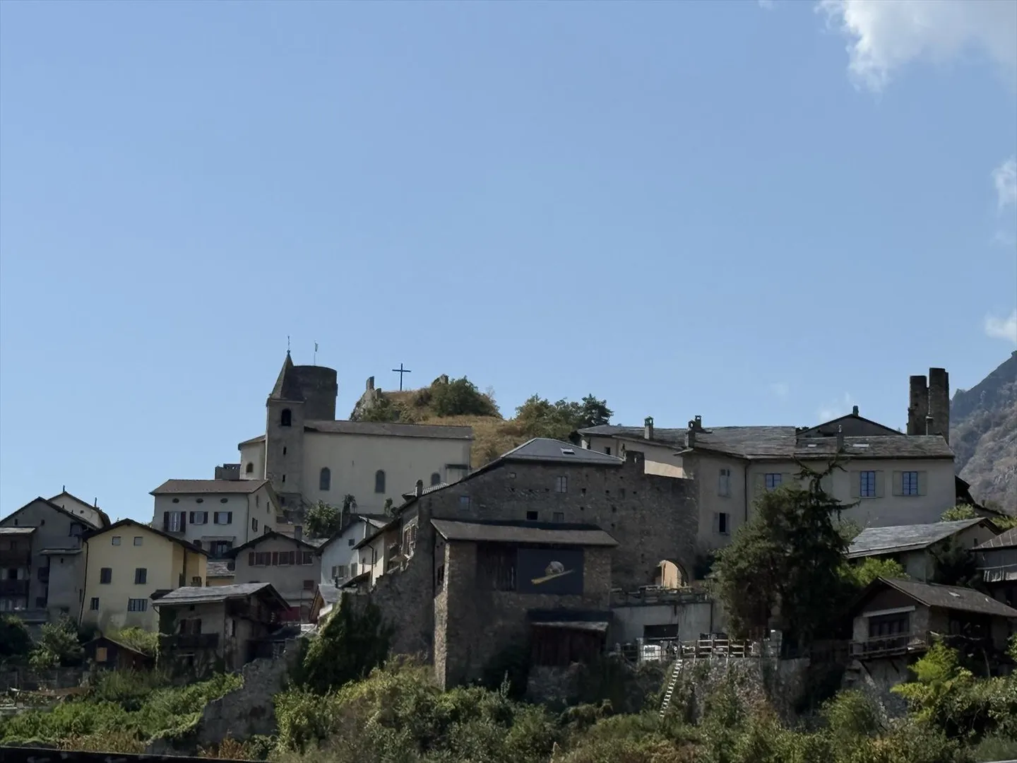 Magnifica casa di villaggio, terrazza, giardino e garage nel cuore del Vieux Bourg di Saillon - Foto 1 di 5