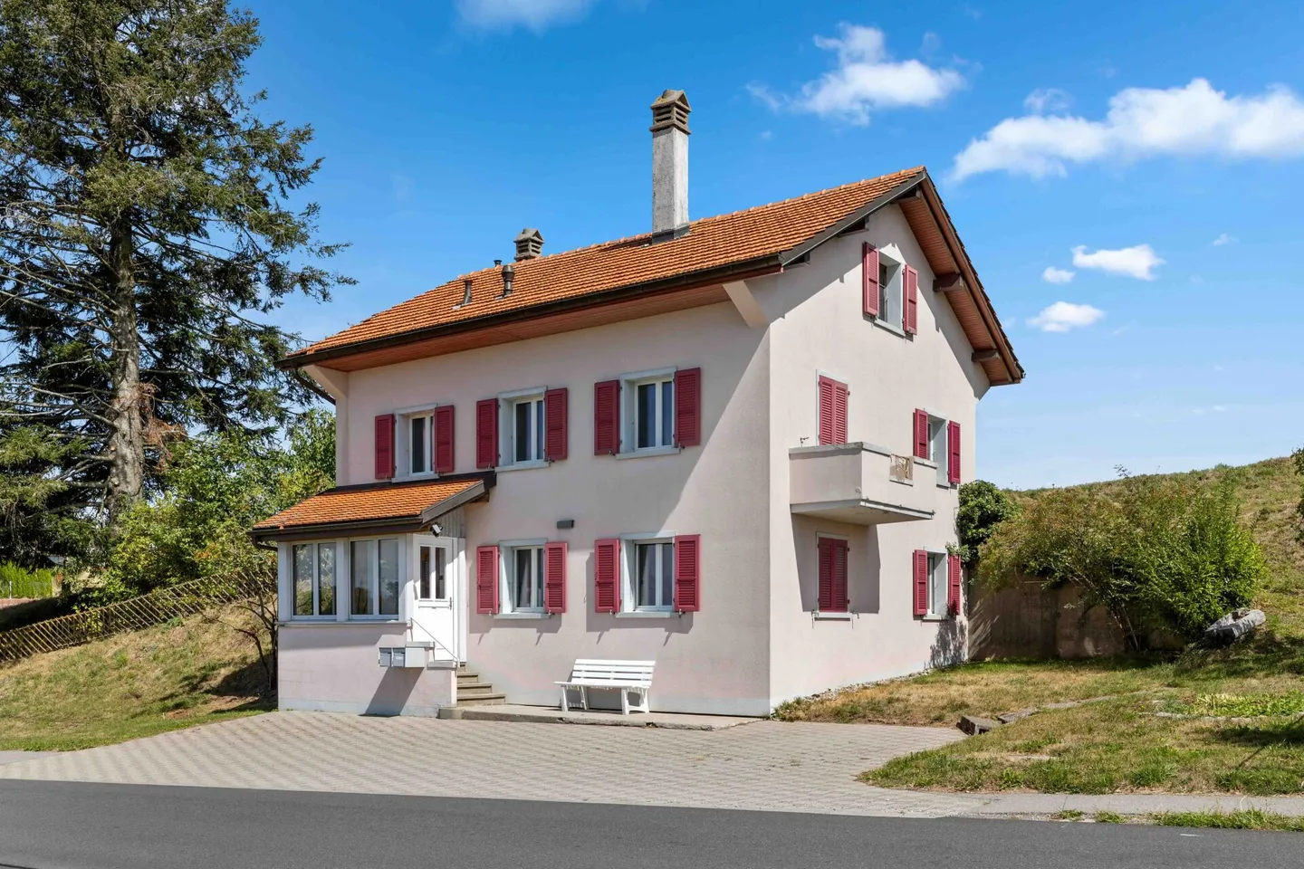 House with 2 apartments 5 min from Romont and 20 min from Bulle - Photo 2 of 7