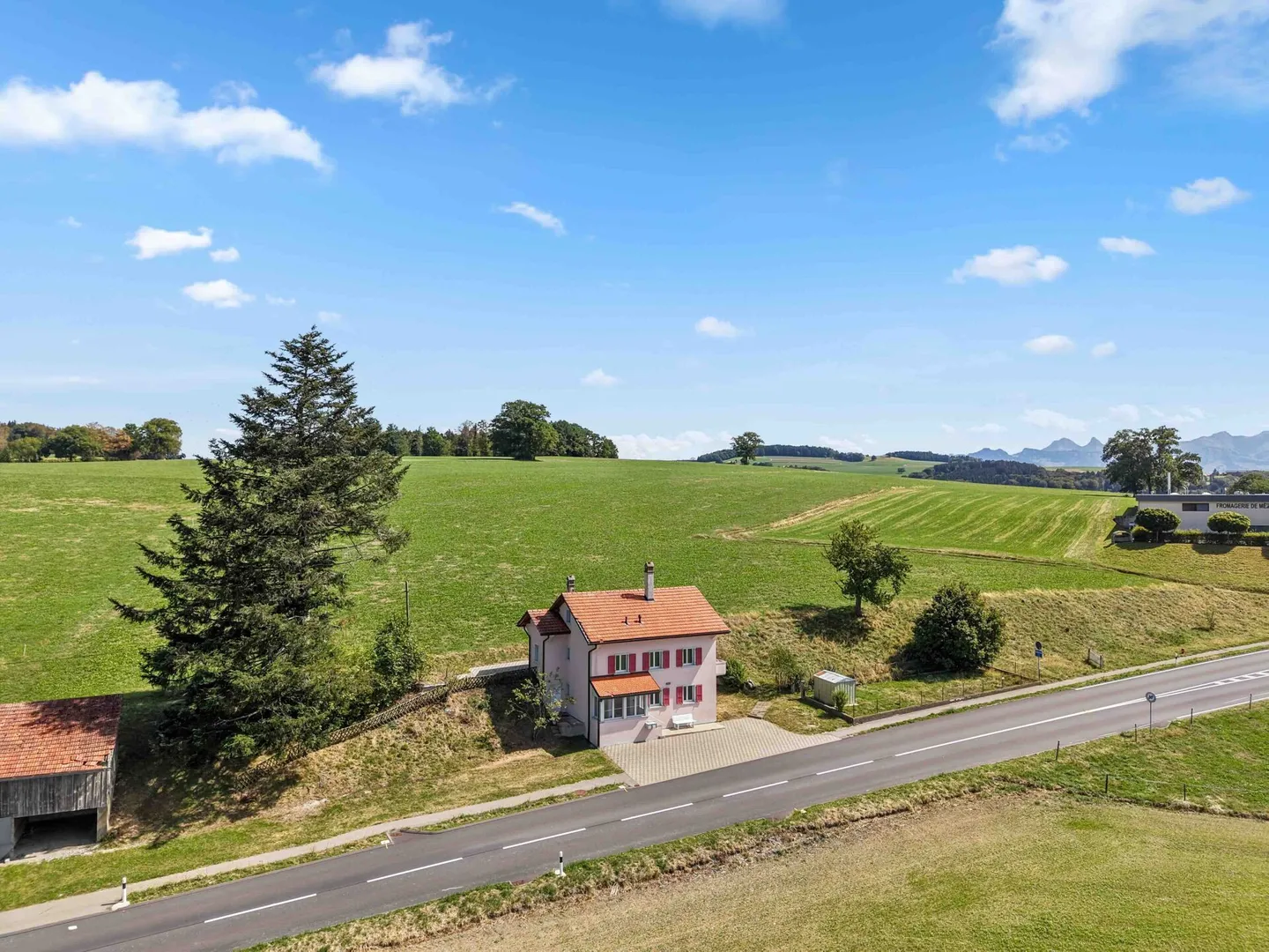 House with 2 apartments 5 min from Romont and 20 min from Bulle - Photo 3 of 7