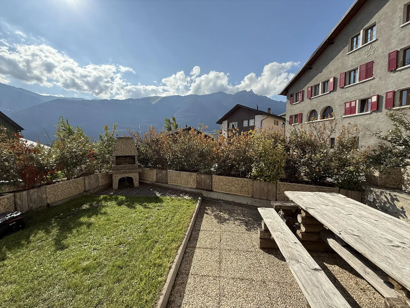 Magnifica casa di villaggio, terrazza, giardino e garage nel cuore del Vieux Bourg di Saillon - Foto 3 di 5