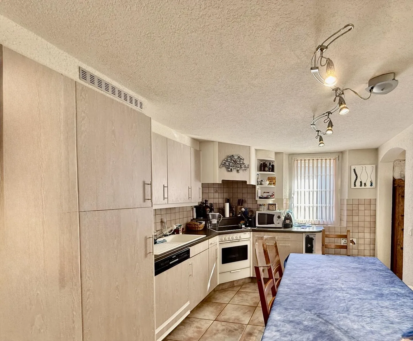Magnifica casa di villaggio, terrazza, giardino e garage nel cuore del Vieux Bourg di Saillon - Foto 4 di 5