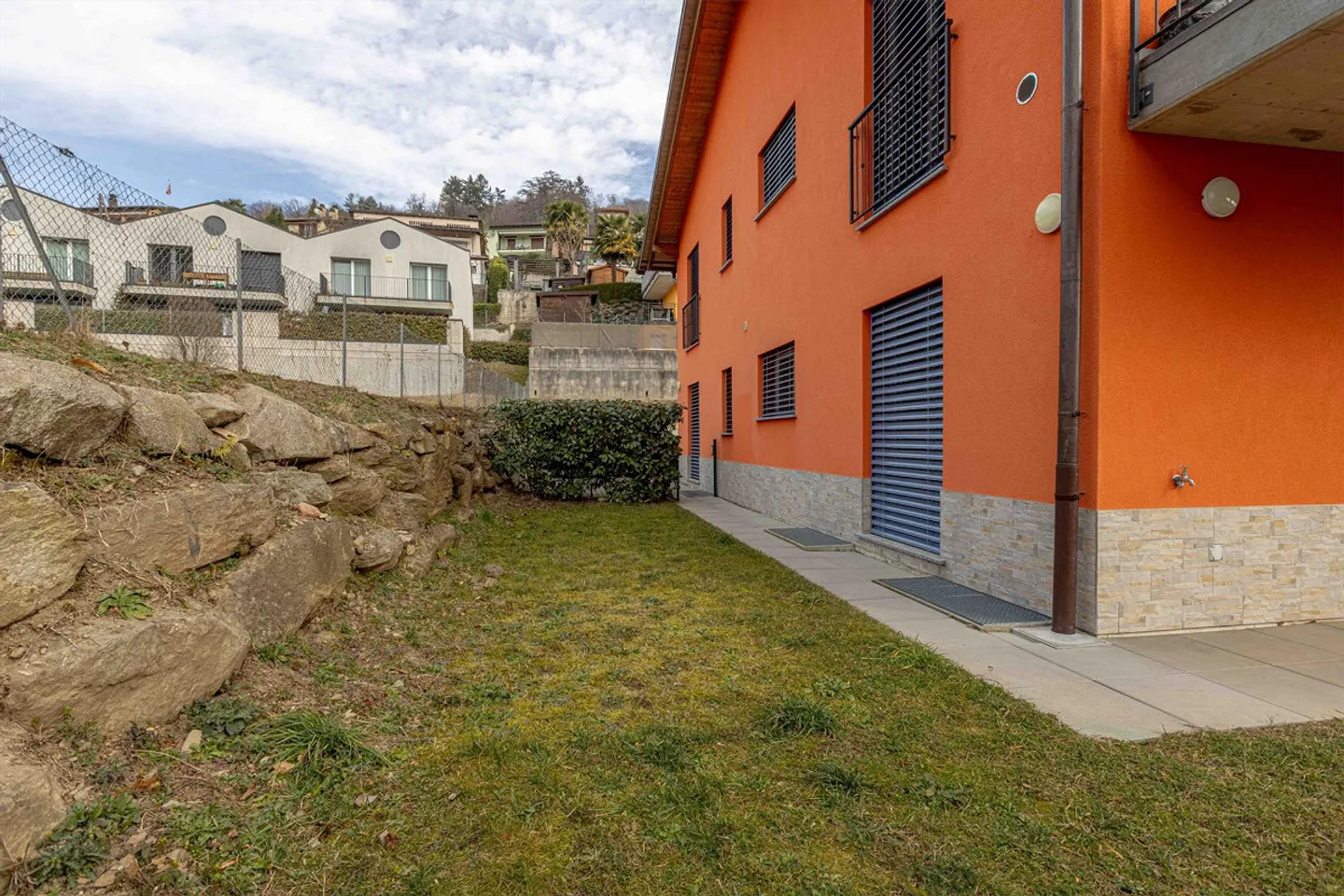 NEW AND BRIGHT 3.5 ROOMS WITH PRIVATE GARDEN IN CURIO - Photo 8 of 9