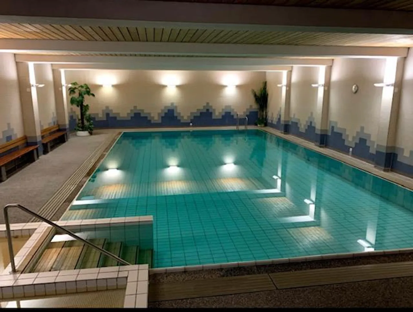 Studio with indoor pool - Photo 11 of 14