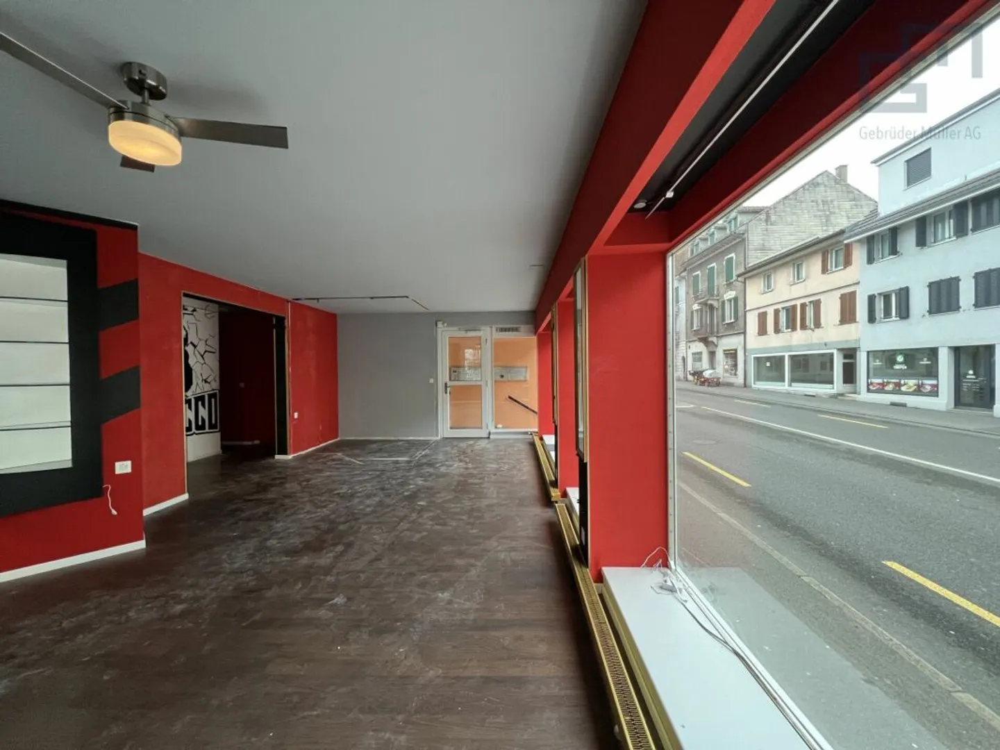 Opportunità commerciale in una posizione centrale! - Foto 2 di 8
