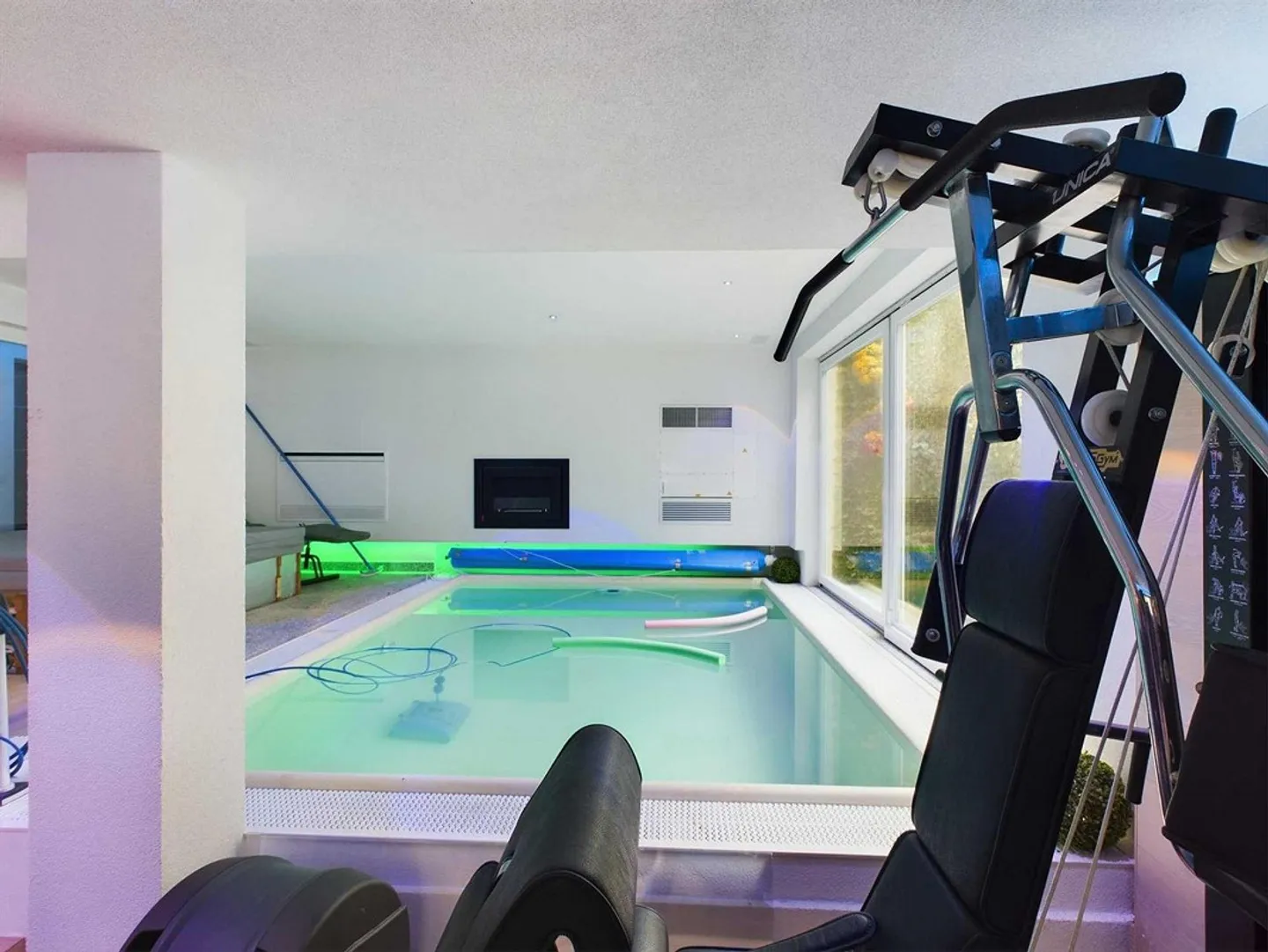 "Prestigiosa villa con giardino, piscina interna e wellness" - Foto 4 di 19