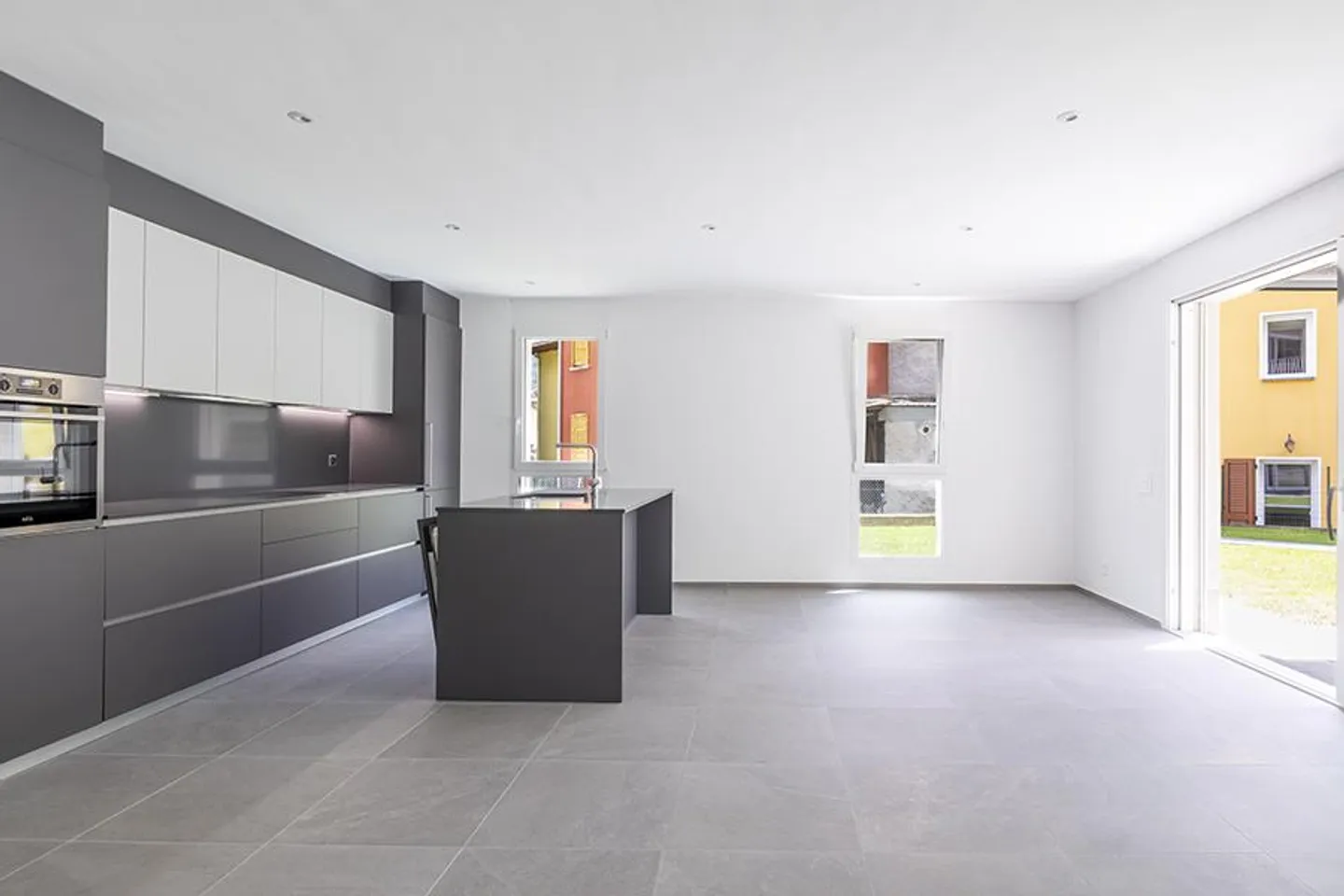 (LOCATION AVEC OPTION D'ACHAT) MODERNE 3.5 PIÈCES AVEC JARDIN À LUMINO - Photo 2 sur 21