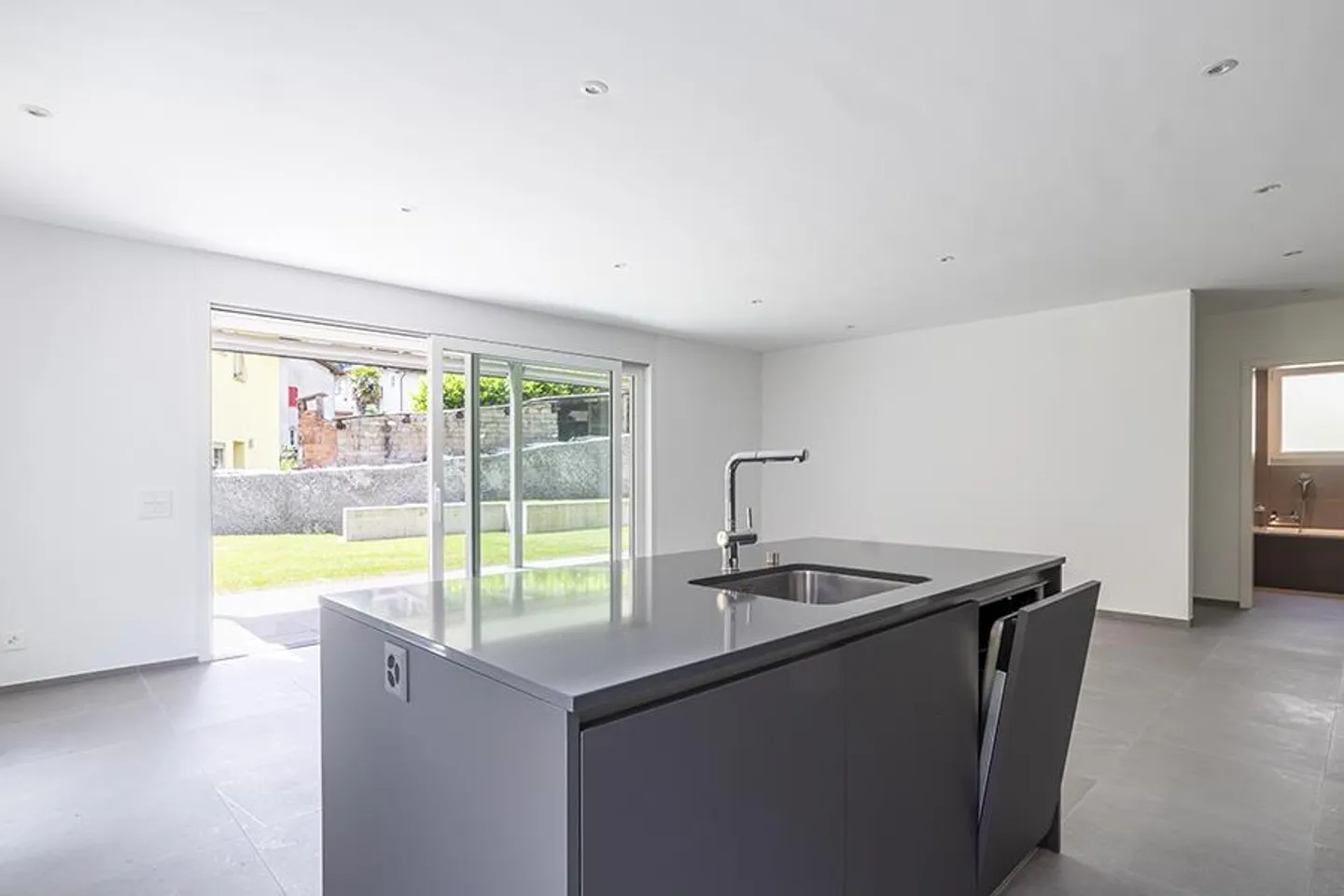 (LOCATION AVEC OPTION D'ACHAT) MODERNE 3.5 PIÈCES AVEC JARDIN À LUMINO - Photo 6 sur 21