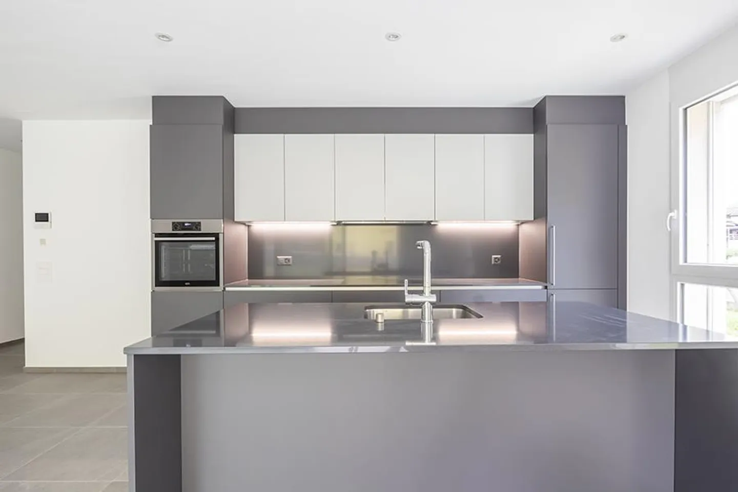 (LOCATION AVEC OPTION D'ACHAT) MODERNE 3.5 PIÈCES AVEC JARDIN À LUMINO - Photo 7 sur 21