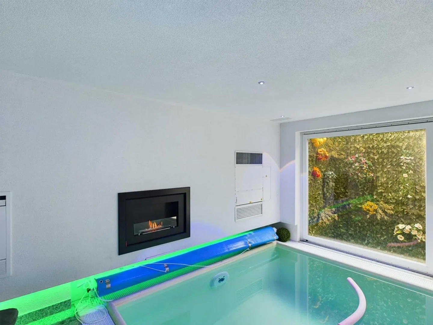 "Prestigiosa villa con giardino, piscina interna e wellness" - Foto 5 di 19