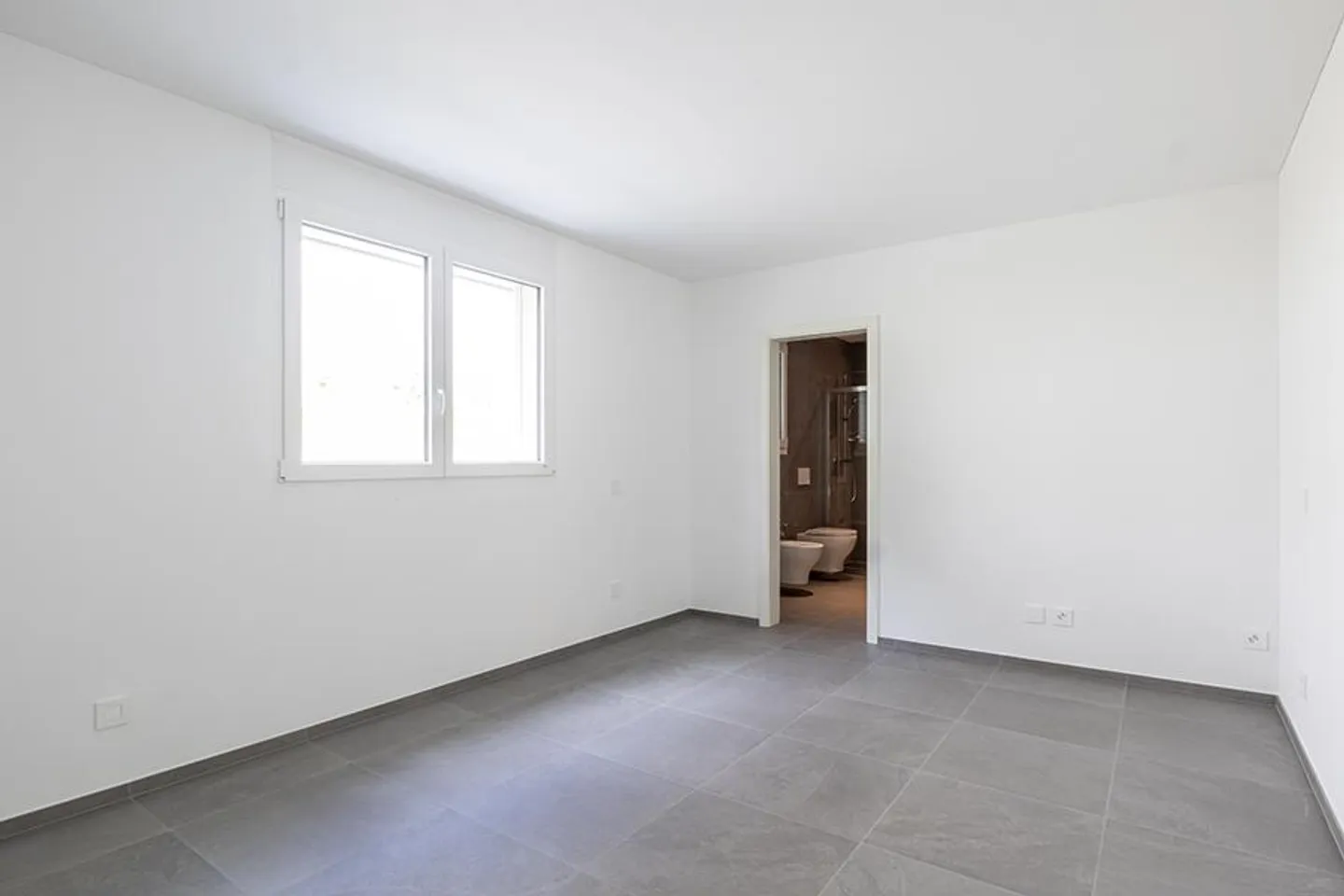 (LOCATION AVEC OPTION D'ACHAT) MODERNE 3.5 PIÈCES AVEC JARDIN À LUMINO - Photo 14 sur 21