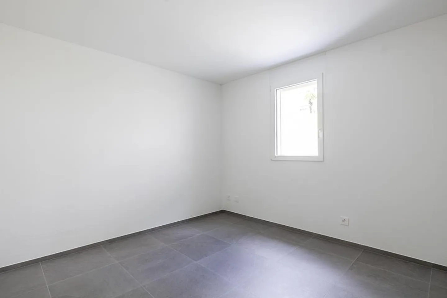 (LOCATION AVEC OPTION D'ACHAT) MODERNE 3.5 PIÈCES AVEC JARDIN À LUMINO - Photo 18 sur 21