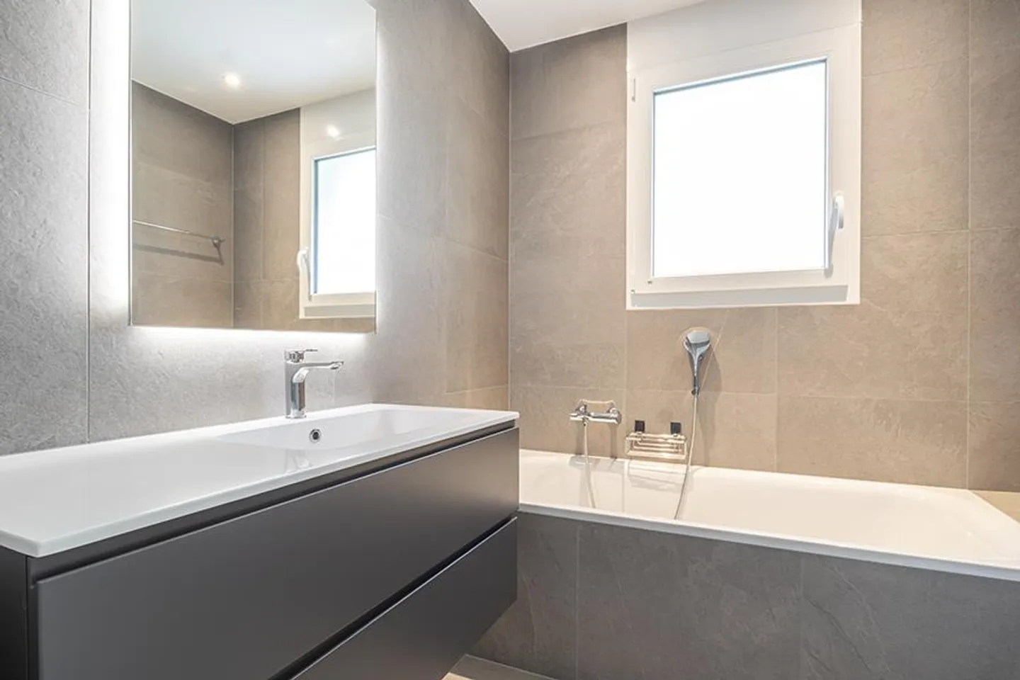 (LOCATION AVEC OPTION D'ACHAT) MODERNE 3.5 PIÈCES AVEC JARDIN À LUMINO - Photo 20 sur 21