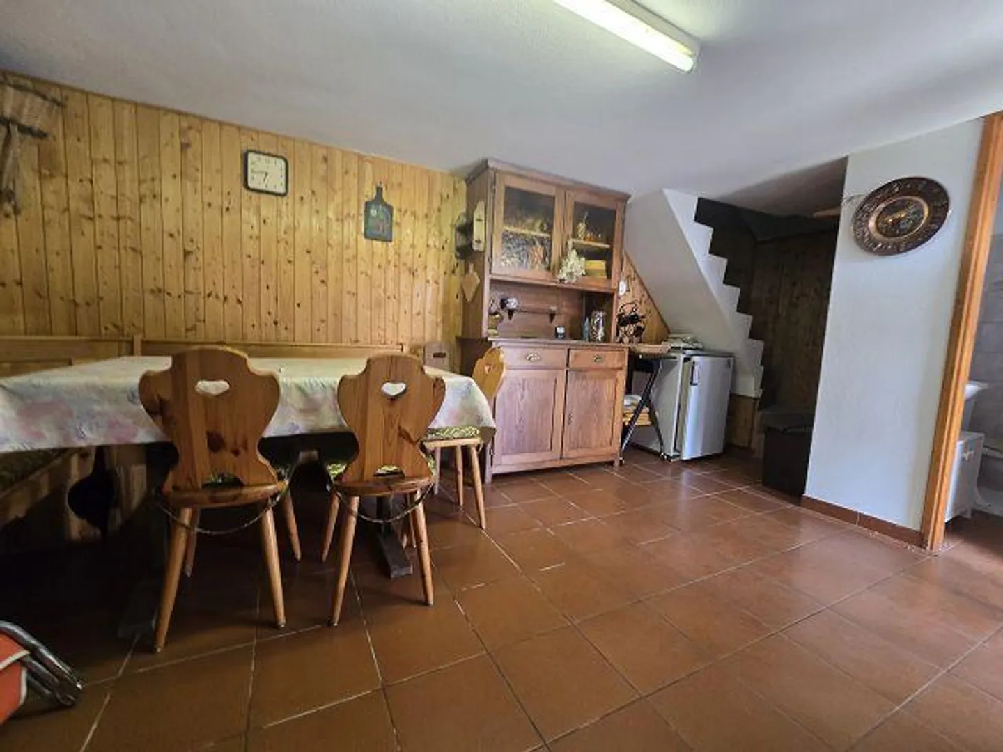 Bel rustico di 4 loc. con grande terreno in una posizione molto soleggiata e tranquilla - Foto 3 di 27