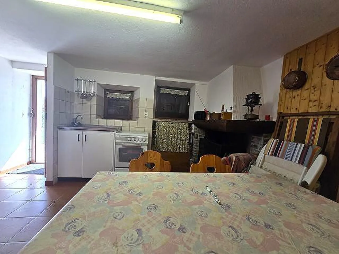 Bel rustico di 4 loc. con grande terreno in una posizione molto soleggiata e tranquilla - Foto 4 di 27