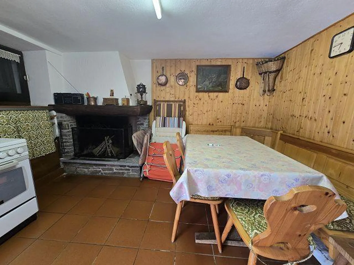 Bel rustico di 4 loc. con grande terreno in una posizione molto soleggiata e tranquilla - Foto 5 di 27