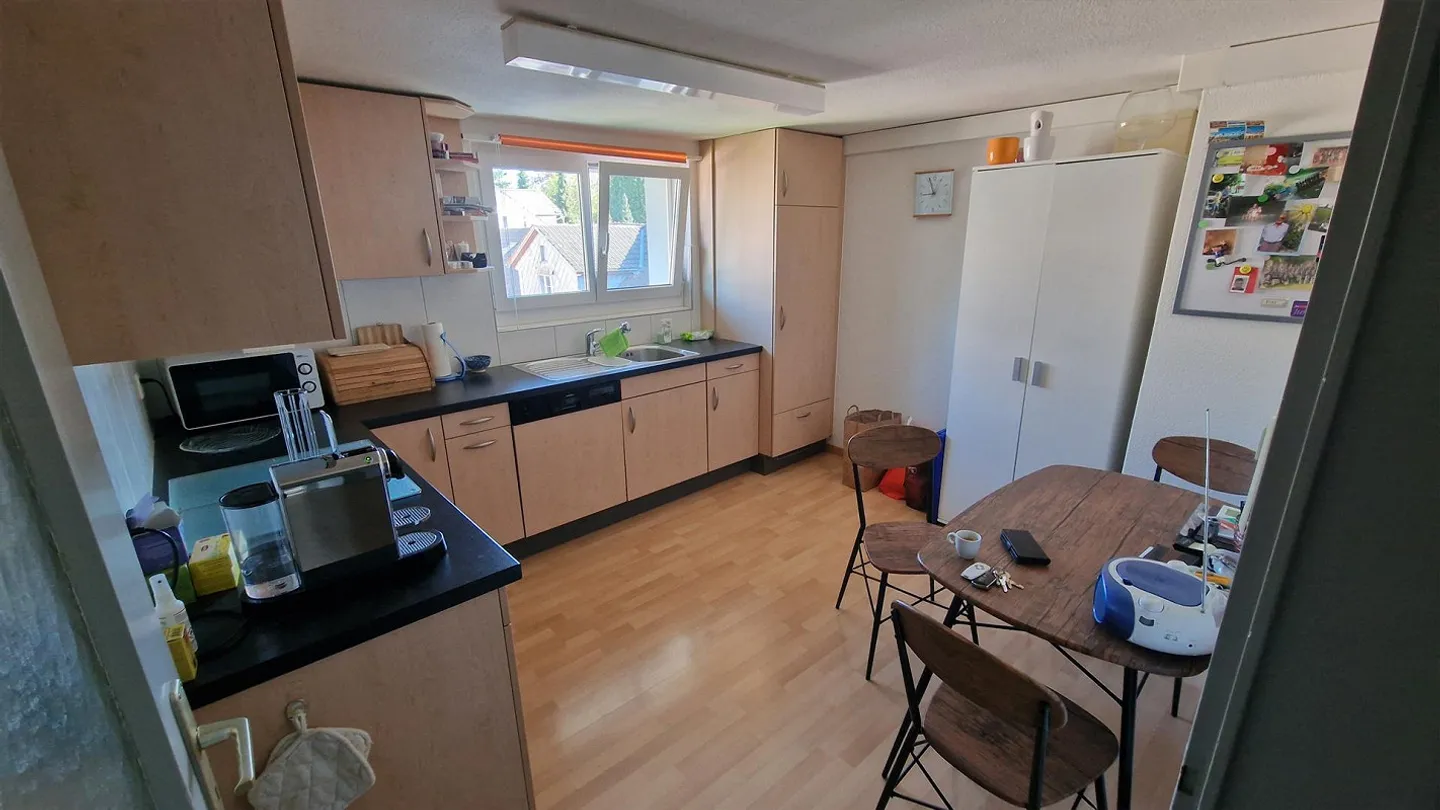 Appartamento affascinante e accogliente di 3.5 stanze, con balcone + area giardino - Foto 4 di 16