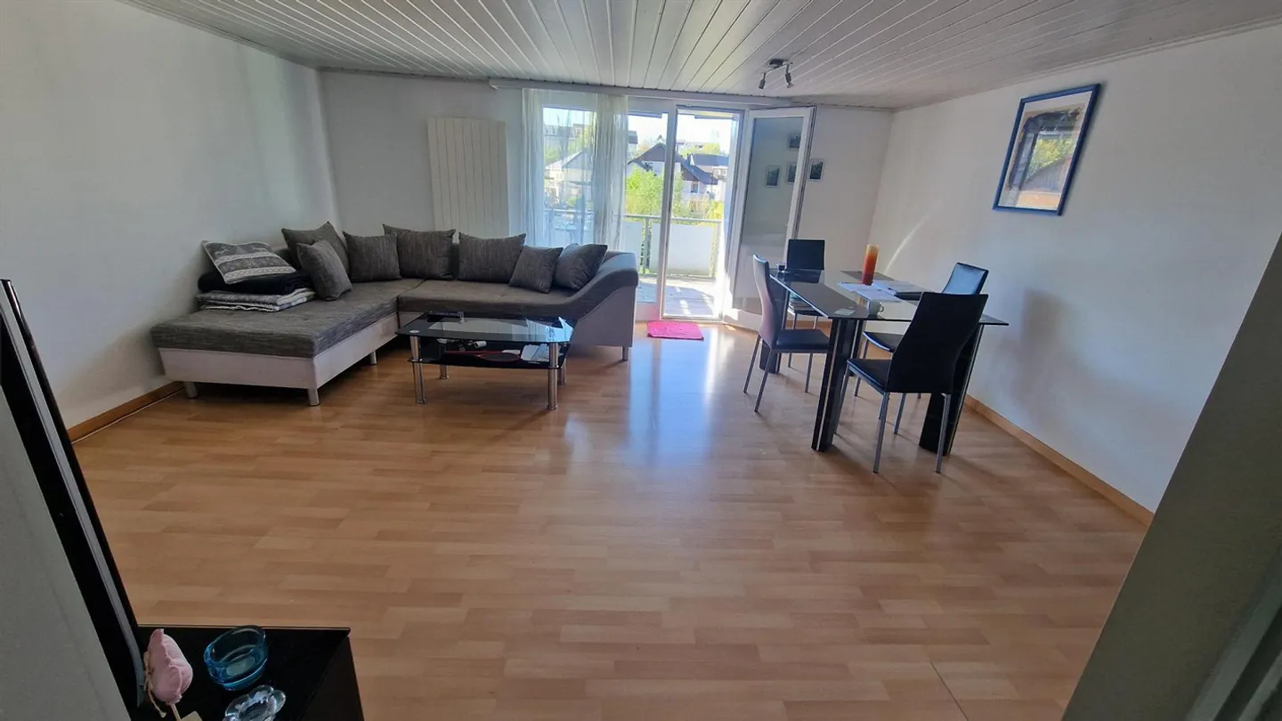 Appartamento affascinante e accogliente di 3.5 stanze, con balcone + area giardino - Foto 6 di 16