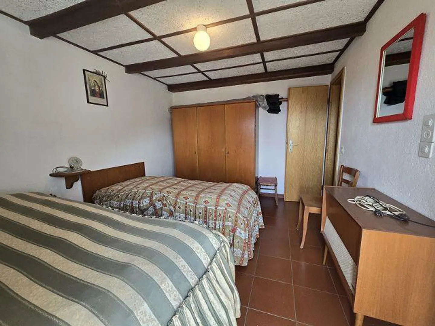 Bel rustico di 4 loc. con grande terreno in una posizione molto soleggiata e tranquilla - Foto 8 di 27