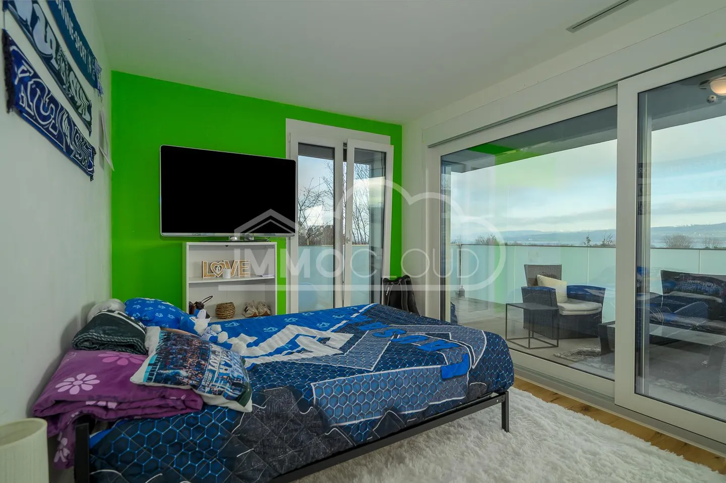 Contemporary Apartment with Lake View - Photo 13 of 14