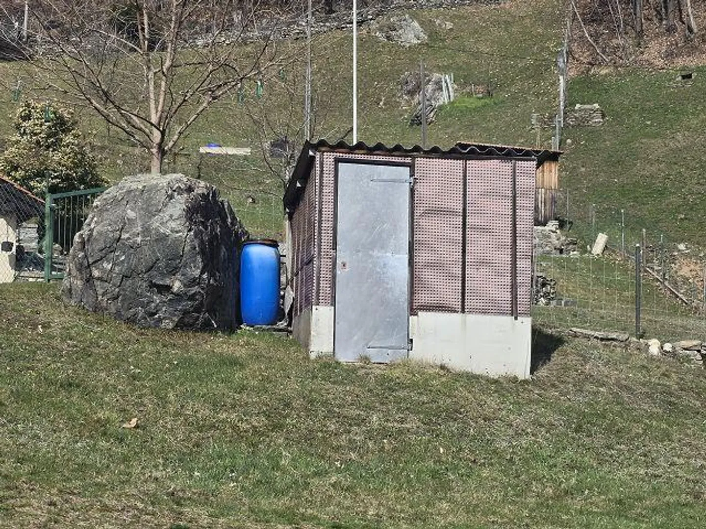 Bel rustico di 4 loc. con grande terreno in una posizione molto soleggiata e tranquilla - Foto 14 di 27