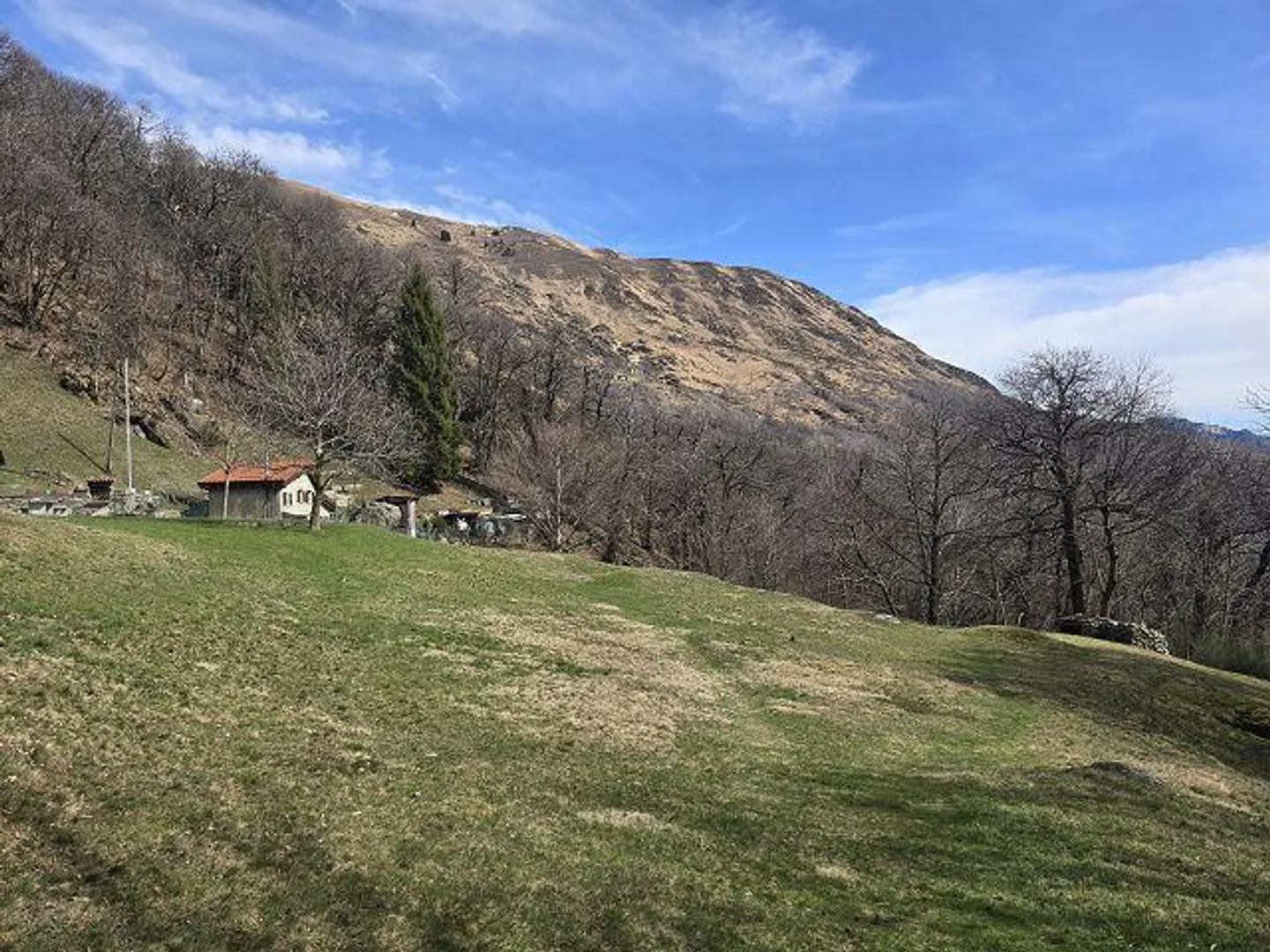 Bel rustico di 4 loc. con grande terreno in una posizione molto soleggiata e tranquilla - Foto 16 di 27