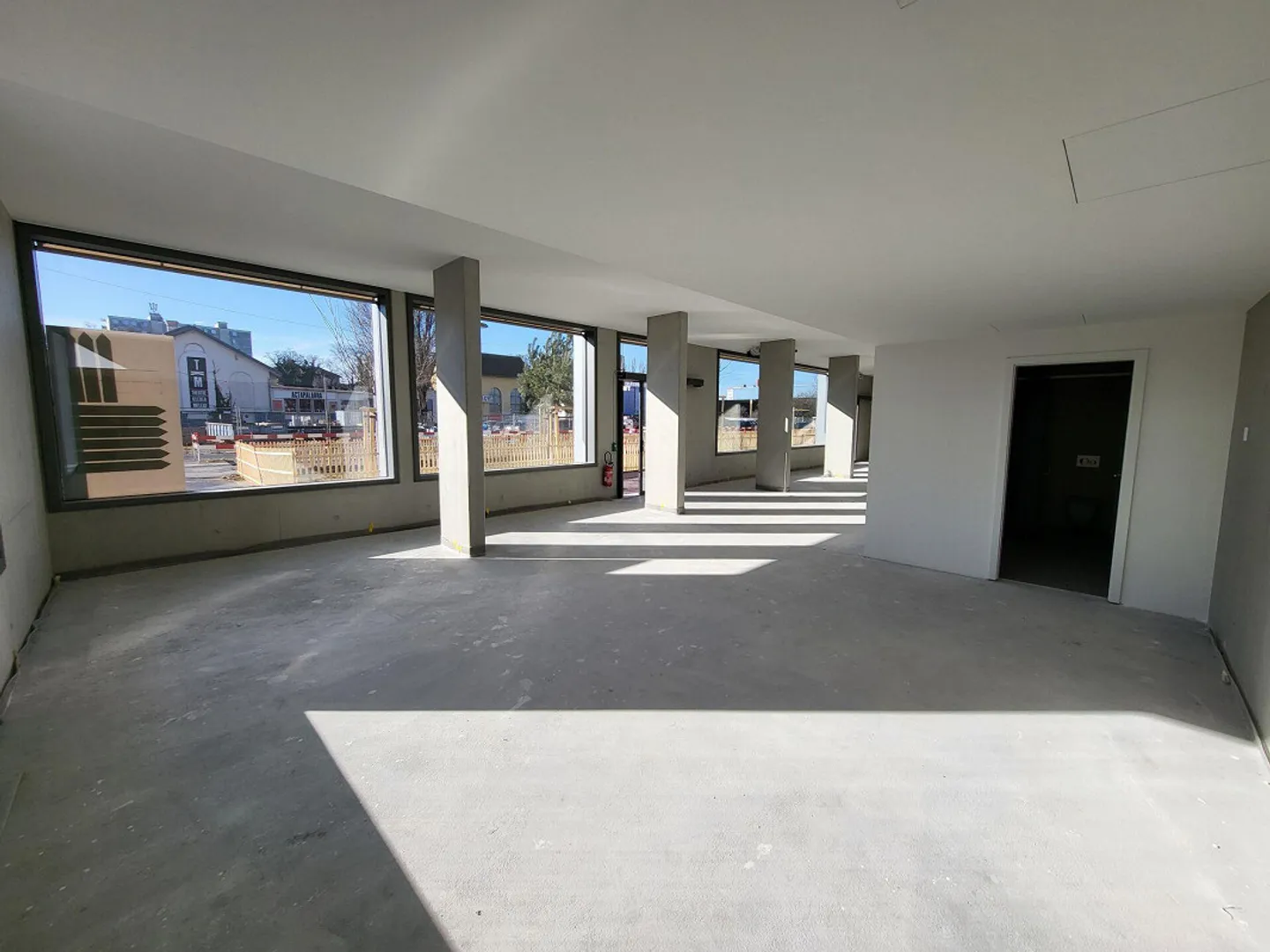 Espace Commercial Polyvalent - Photo 2 sur 4