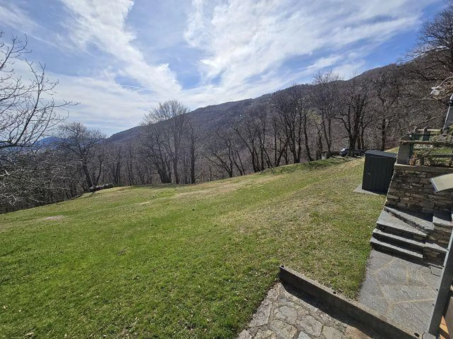 Bel rustico di 4 loc. con grande terreno in una posizione molto soleggiata e tranquilla - Foto 19 di 27