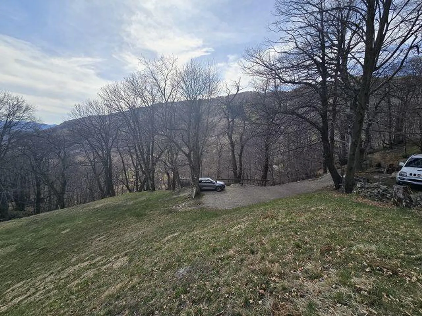 Bel rustico di 4 loc. con grande terreno in una posizione molto soleggiata e tranquilla - Foto 24 di 27