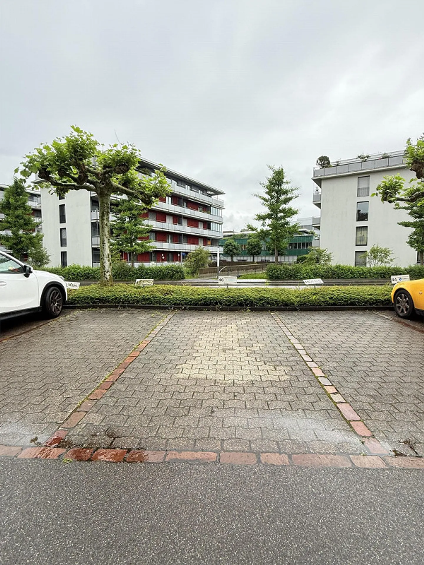 Aussenparkplatz an zentraler Lage in Rotkreuz zu vermieten - Foto 1 von 2