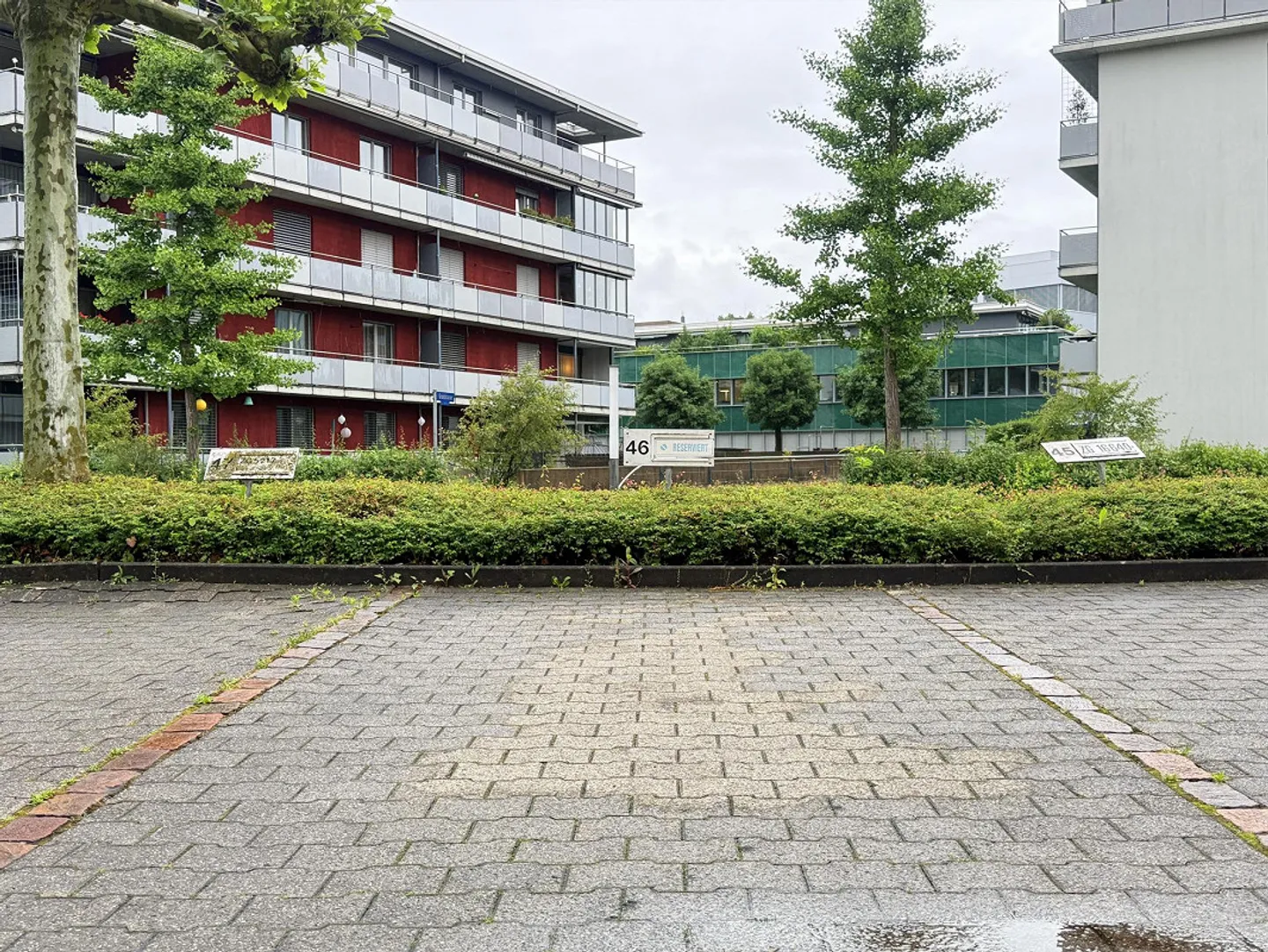 Aussenparkplatz an zentraler Lage in Rotkreuz zu vermieten - Foto 2 von 2