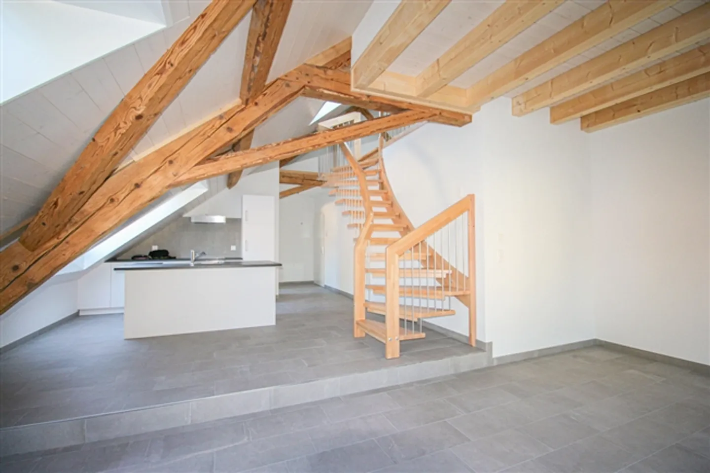 Renovierte Wohnung in Fleurier - Foto 3 von 13