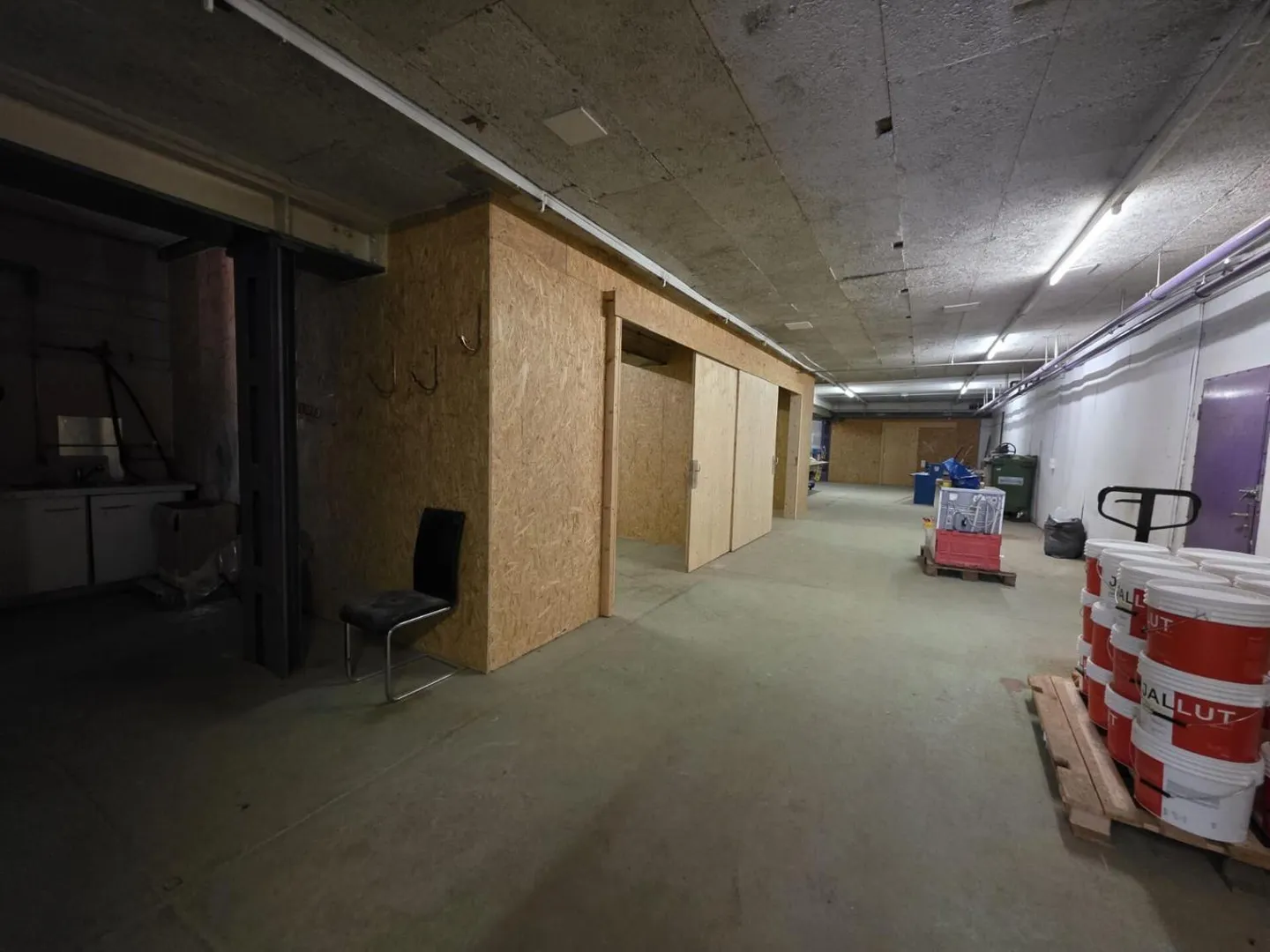 Warehouse - Photo 5 of 6