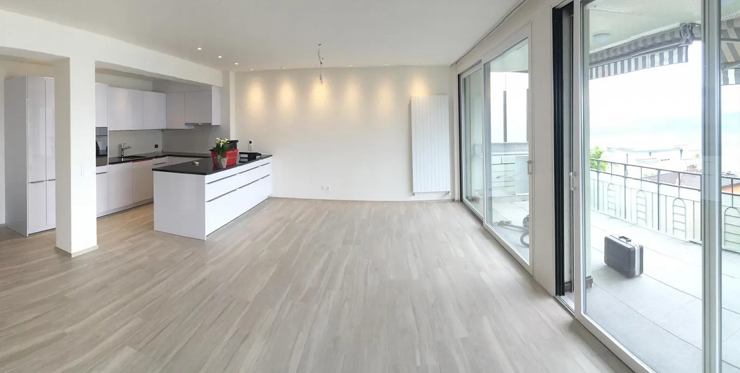 Appartement de 2,5 pièces avec vue imprenable sur le lac et les montagnes - Photo 4 sur 9