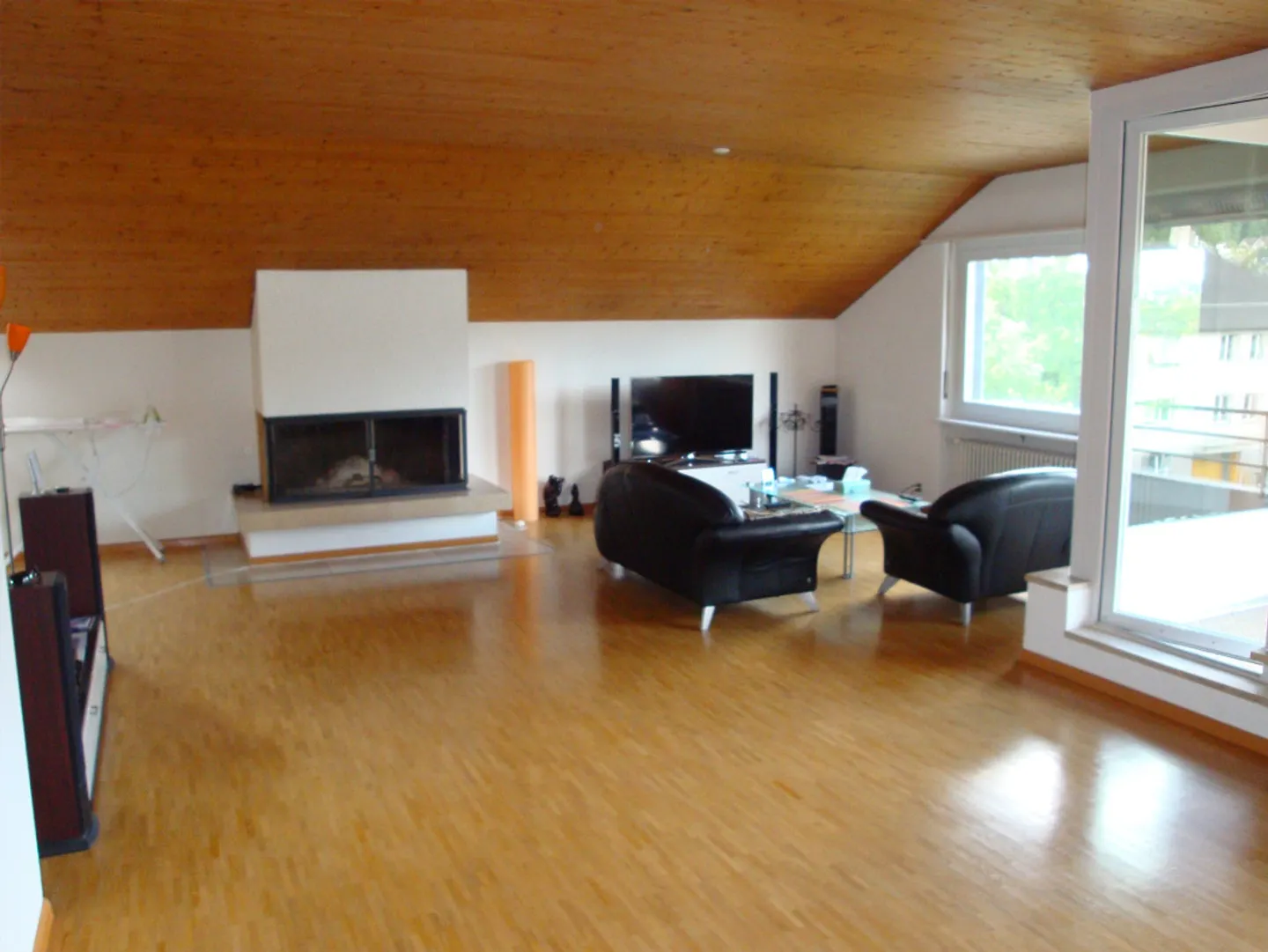 Beautiful bright attic apartment - Photo 10 of 12
