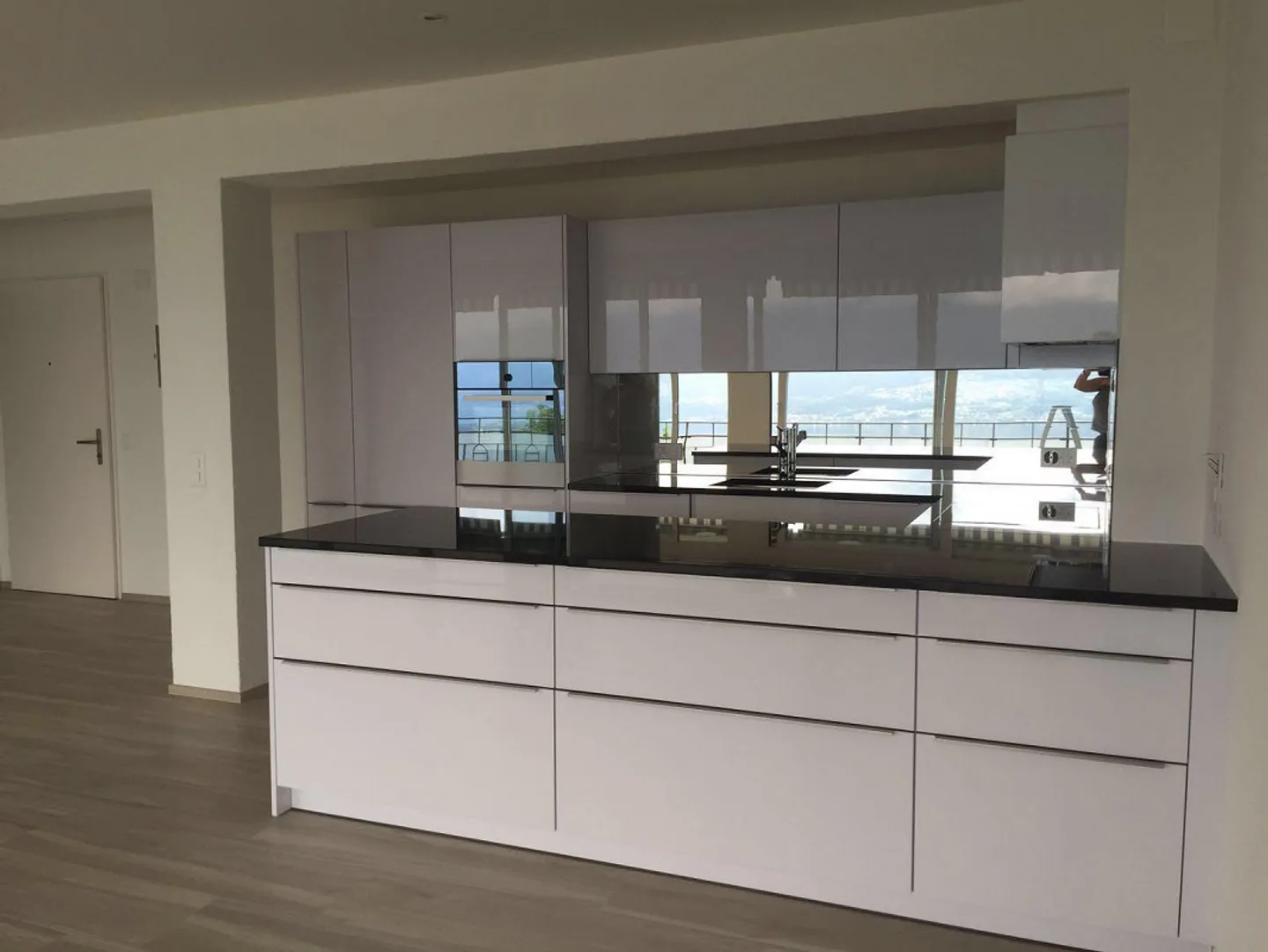 Appartement de 2,5 pièces avec vue imprenable sur le lac et les montagnes - Photo 7 sur 9