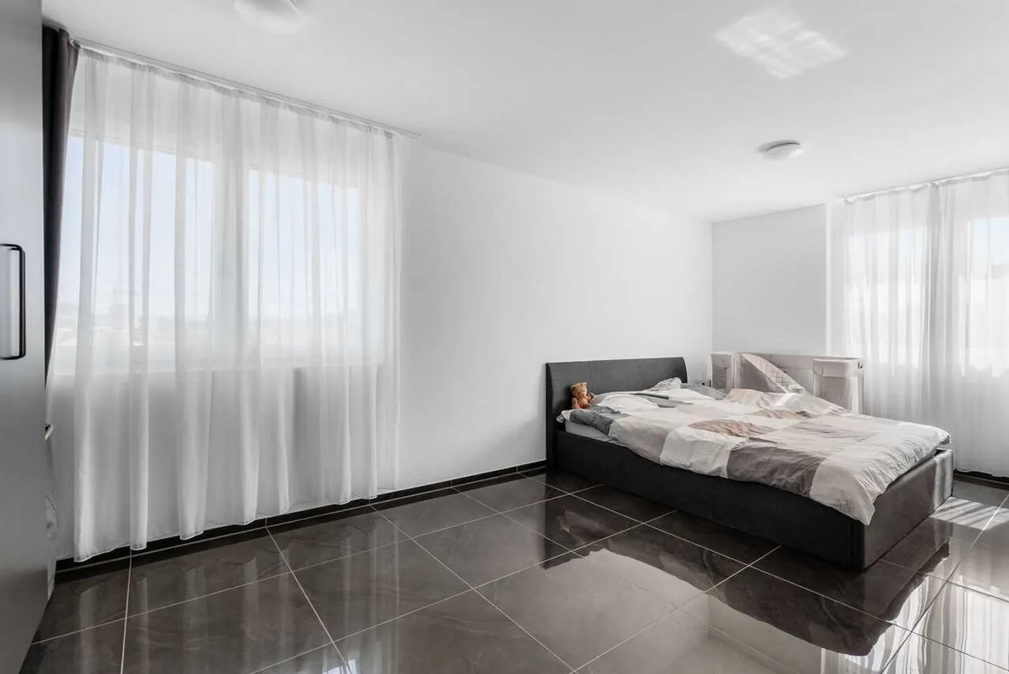 Moderna casa unifamiliare di 4,5 stanze con PV a Reinach AG - Foto 11 di 13