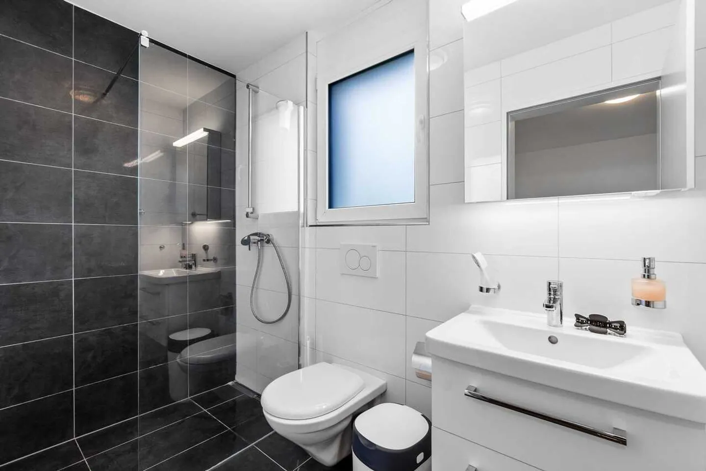 Moderna casa unifamiliare di 4,5 stanze con PV a Reinach AG - Foto 12 di 13