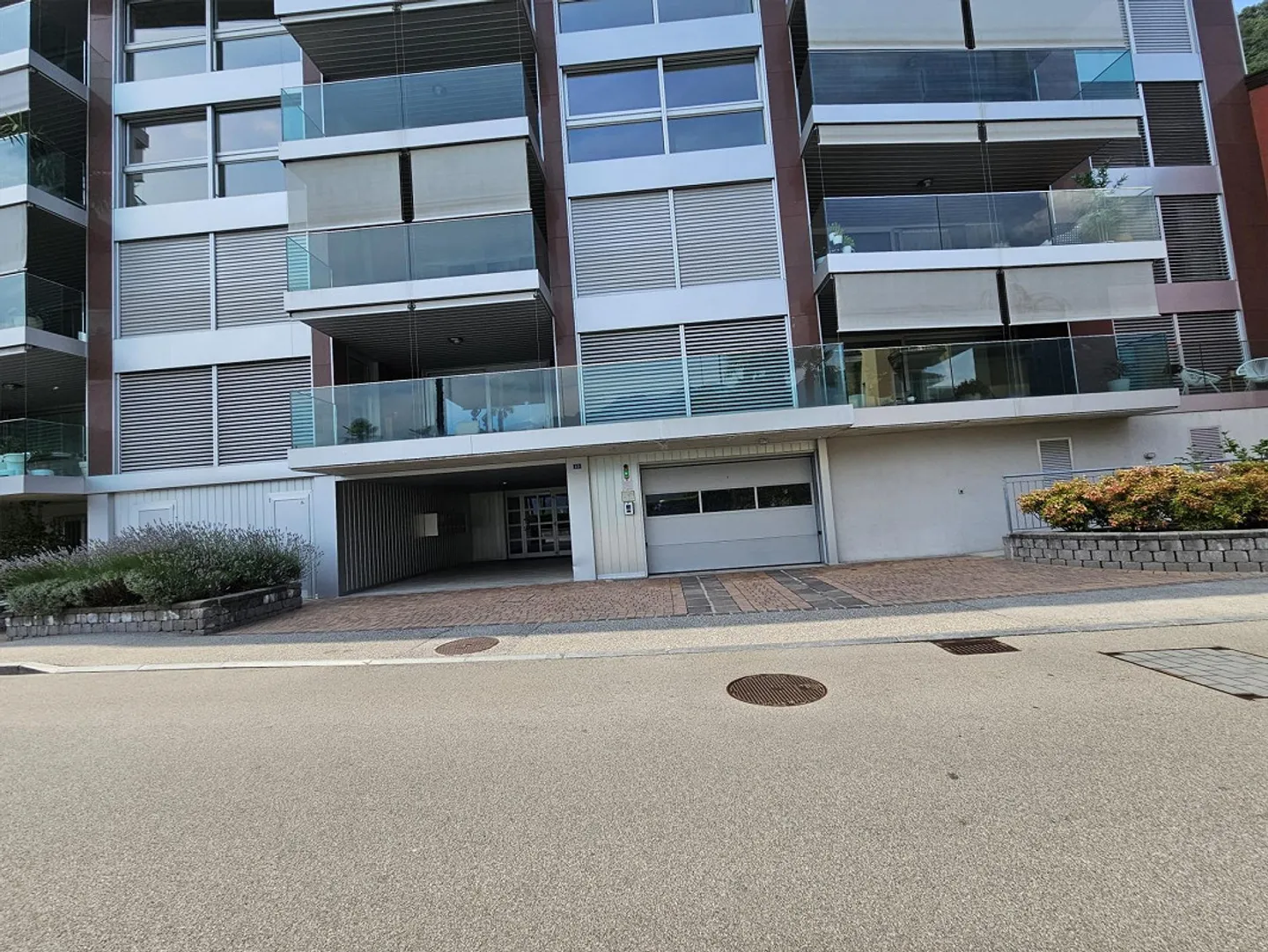 4 places de parking confortables dans un garage souterrain mécanisé à Melide - Photo 5 sur 6