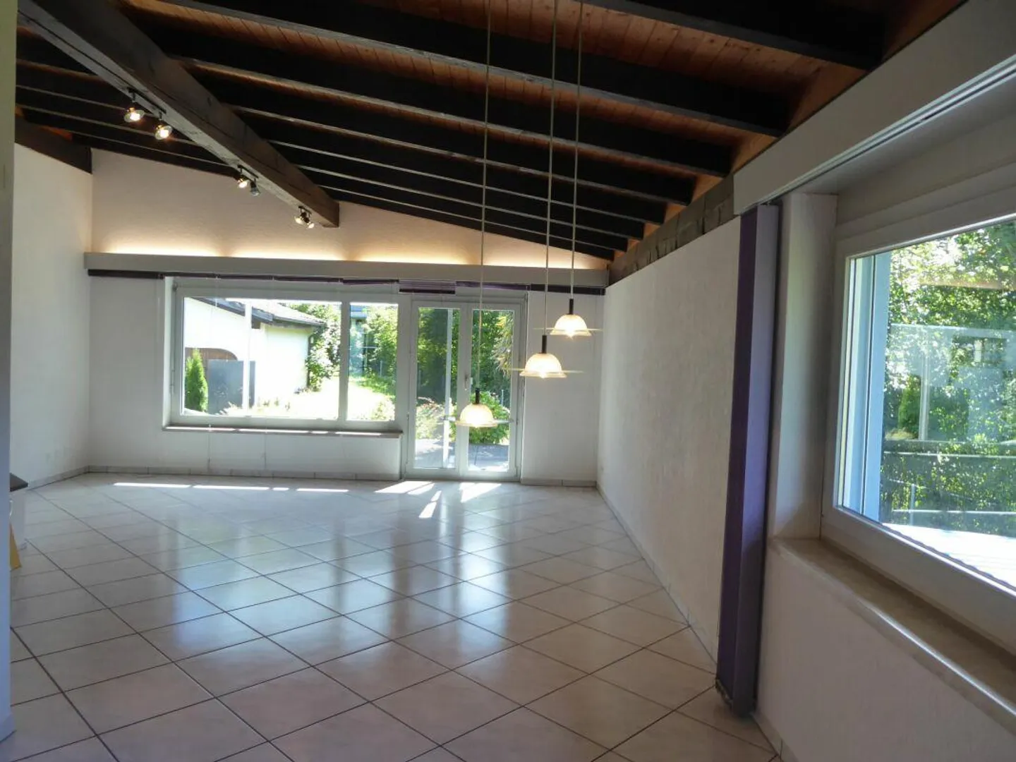 Detached 6 1/2-room single-family house in a child-friendly location - Photo 4 of 25