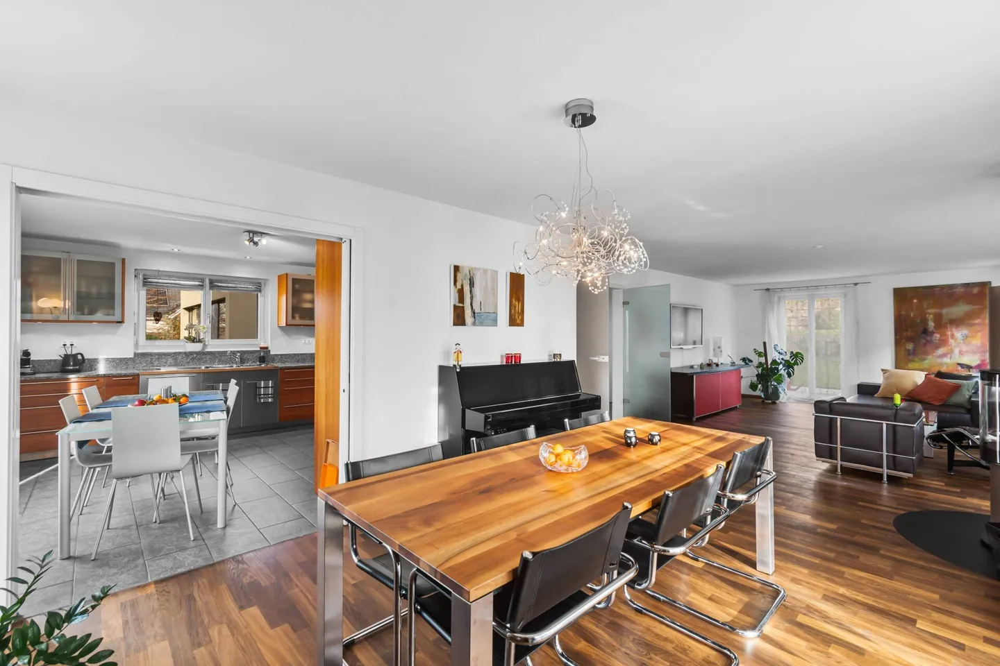 Detached single-family house in a family-friendly location! - Photo 3 of 15