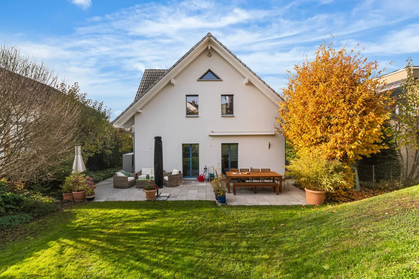 Detached single-family house in a family-friendly location! - Photo 2 of 15