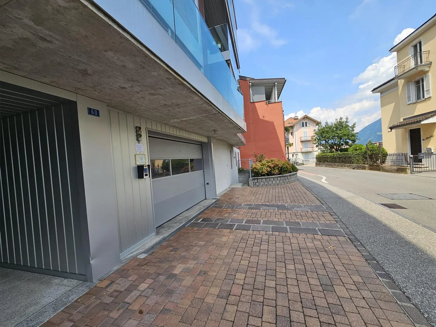 4 places de parking confortables dans un garage souterrain mécanisé à Melide - Photo 1 sur 6