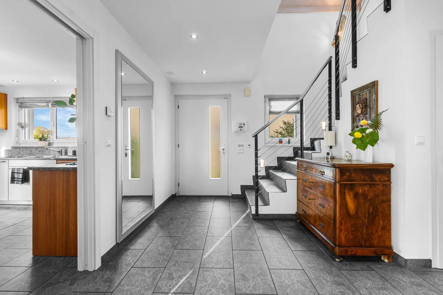 Detached single-family house in a family-friendly location! - Photo 5 of 15