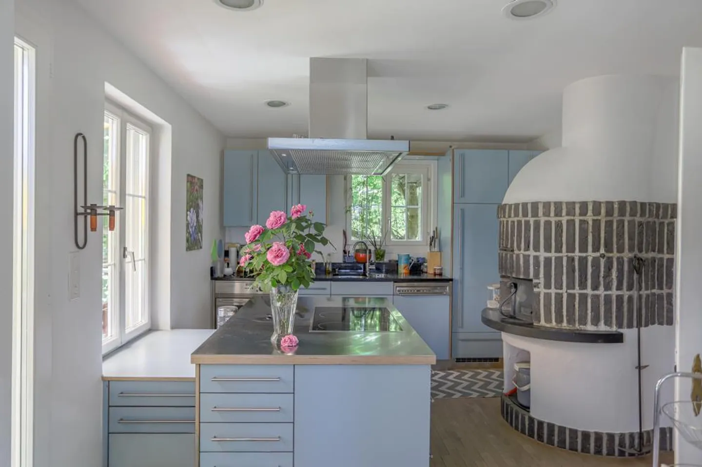 Casa unifamiliare elegante con molto fascino e ampio spazio naturale - Foto 2 di 7