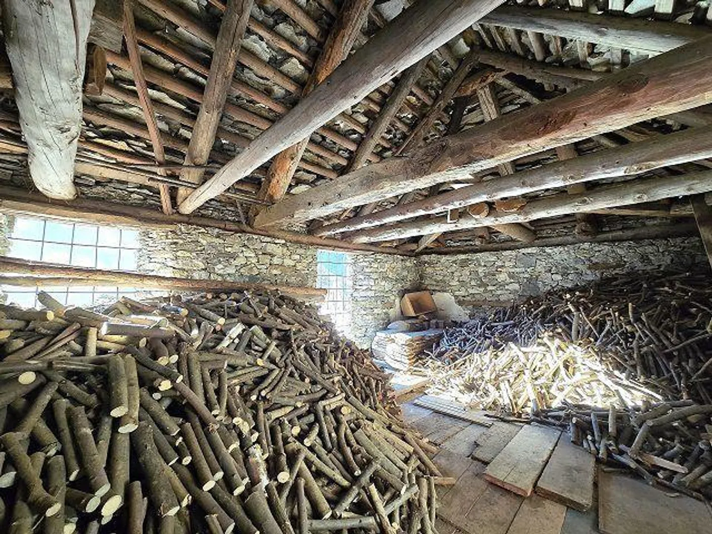 3 rustici da rinnovare con piccolo terreno, bella vista, soleggiata e tranquilla - Foto 4 di 26