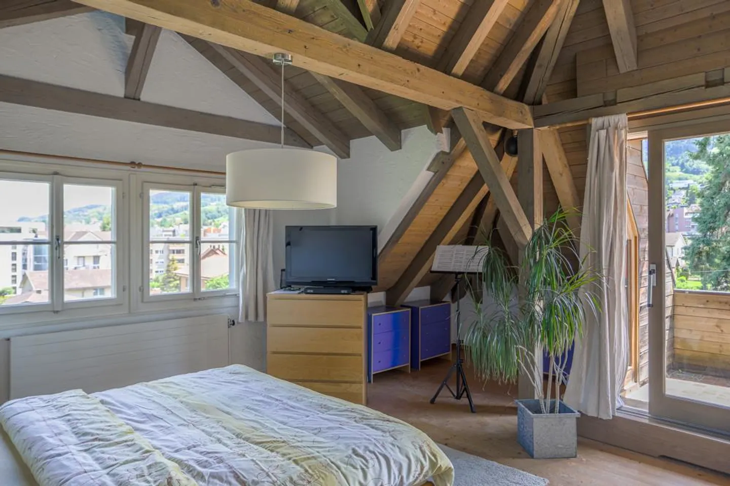 Casa unifamiliare elegante con molto fascino e ampio spazio naturale - Foto 6 di 7